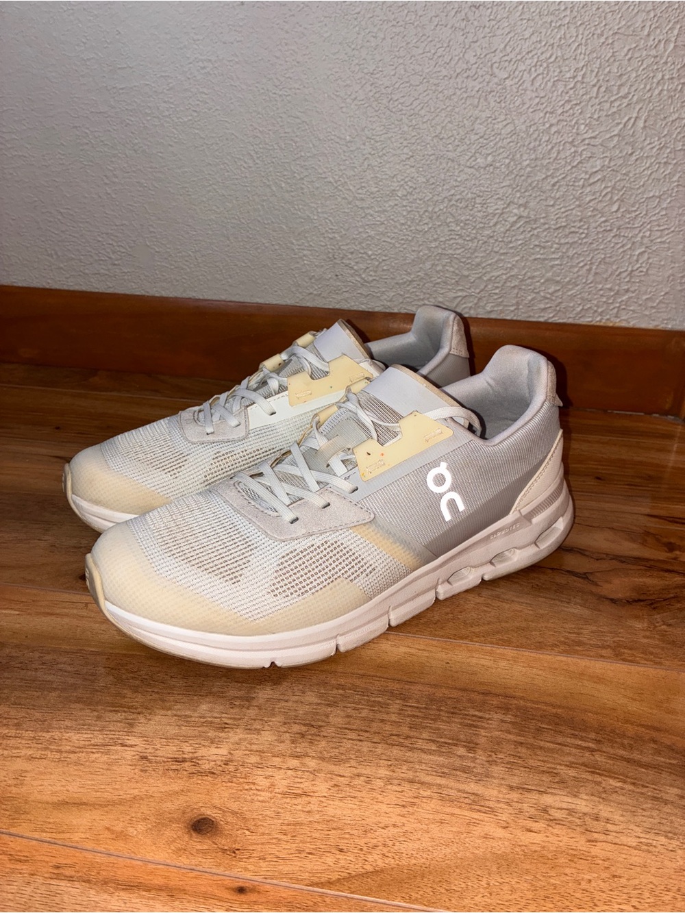 On Cloud Women’s Cloudrift Athletic Running Sneakers,undyed white frost-size 7.5